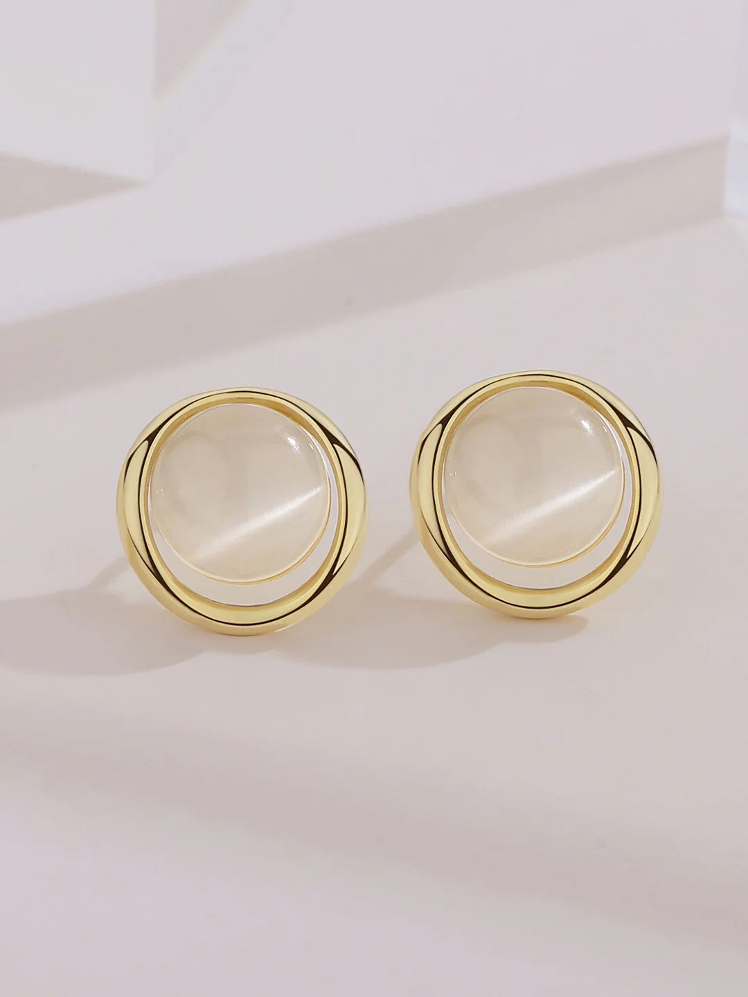 Synthetic Cat'S Eye Stud Earrings