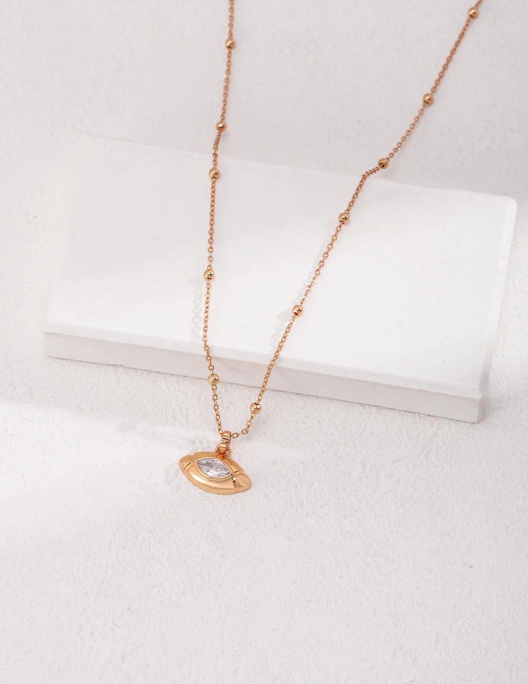 Oval Eyes Zircon Necklace