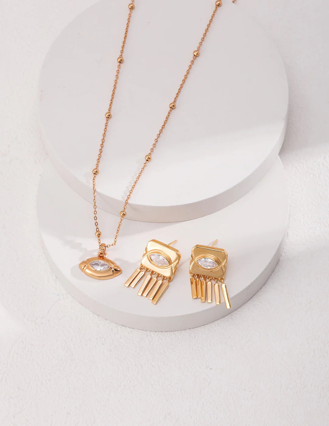 Oval Eyes Zircon Necklace