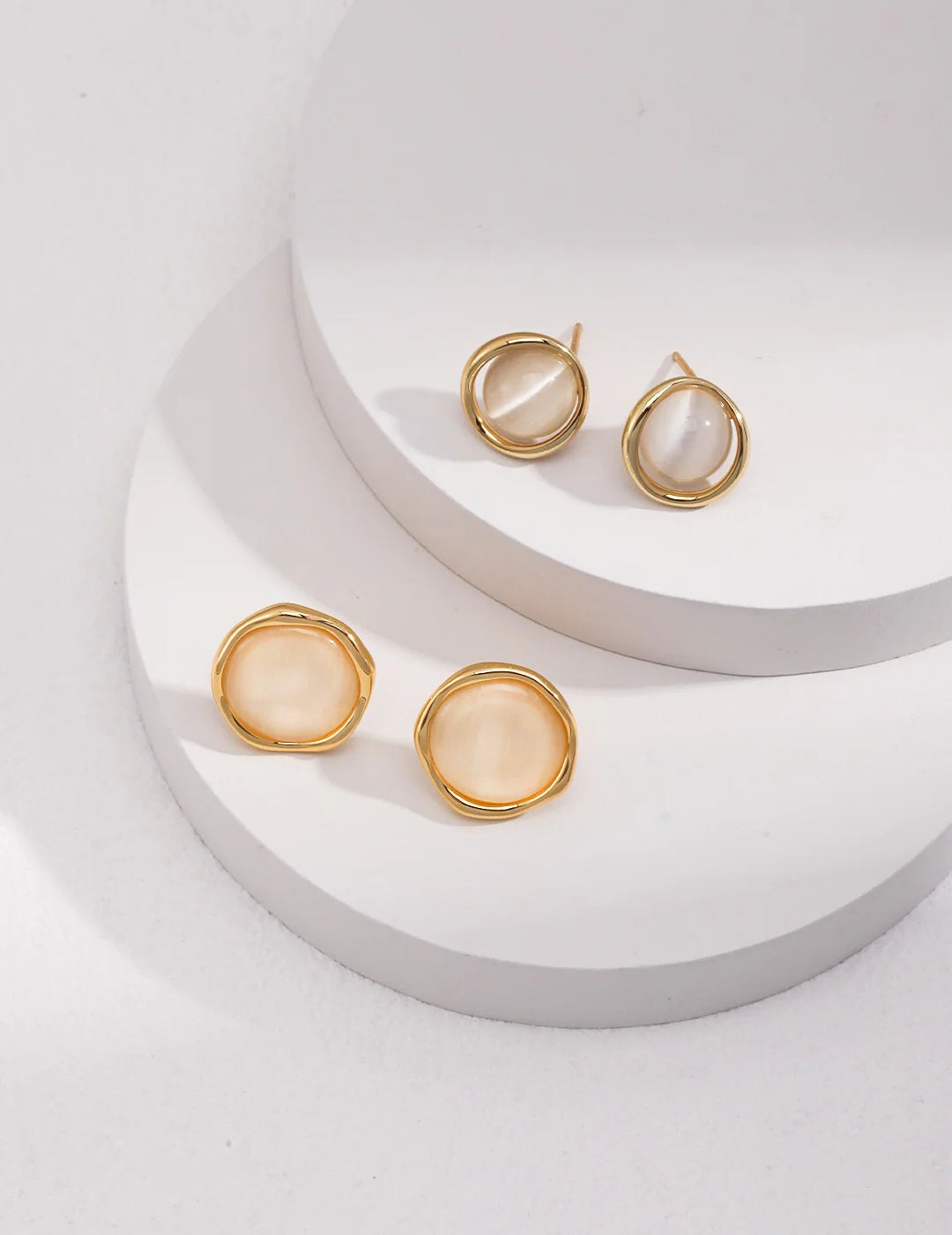Synthetic Cat'S Eye Stud Earrings